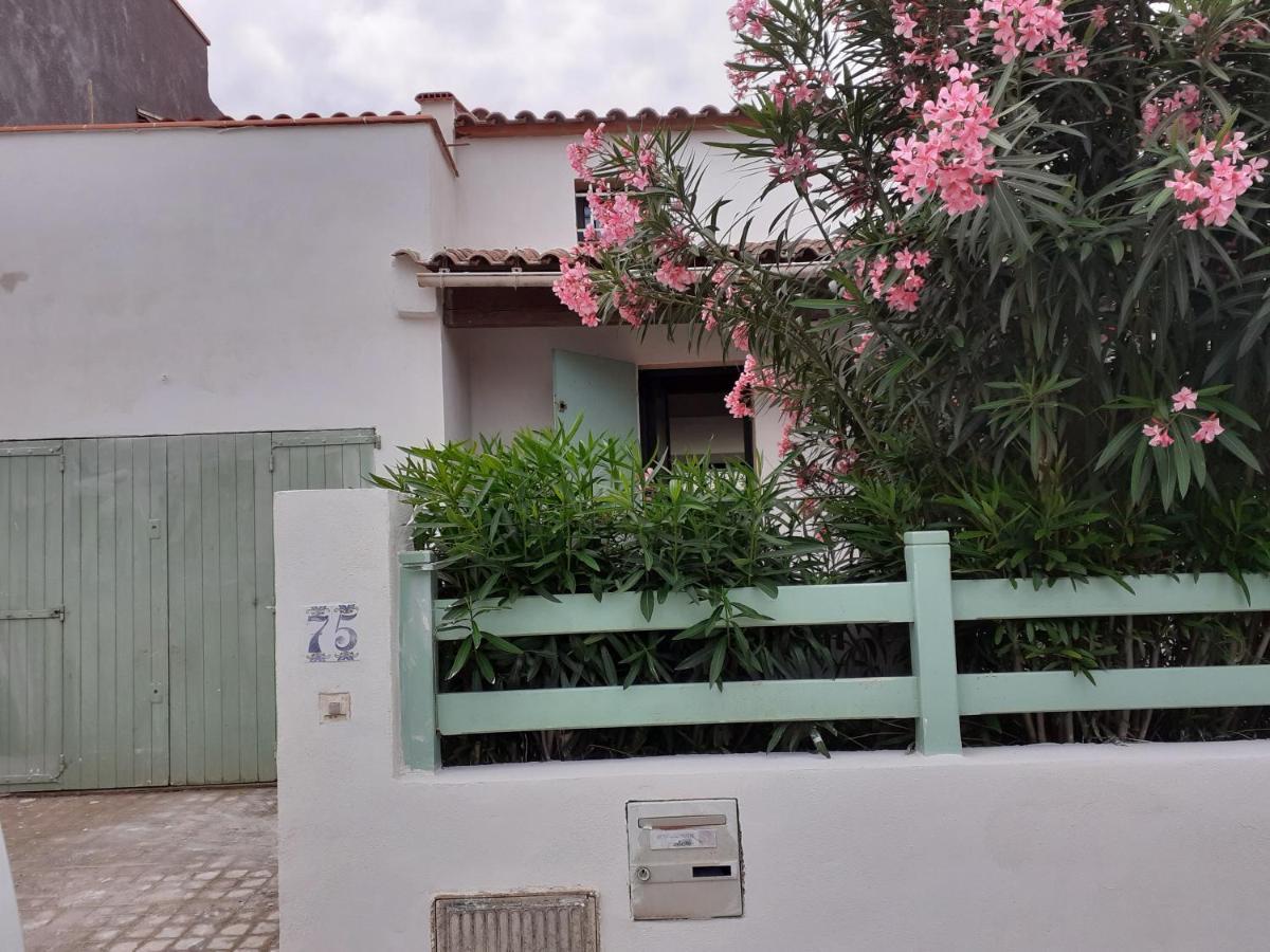 Au Soleil De La Grande Bleue Villa Sainte-Marie-la-Mer Dış mekan fotoğraf